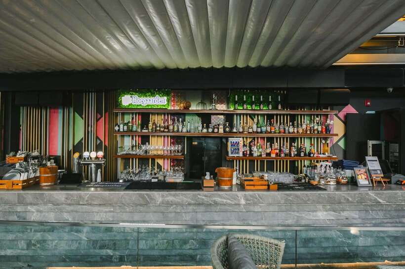 Bangkok: Sky on 20 Rooftop Bar With Free Flow Drinks - Food, cocktails, and the free-flow package