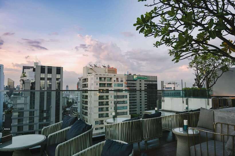 Bangkok: Sky on 20 Rooftop Bar With Free Flow Drinks - Why the Sukhumvit location helps