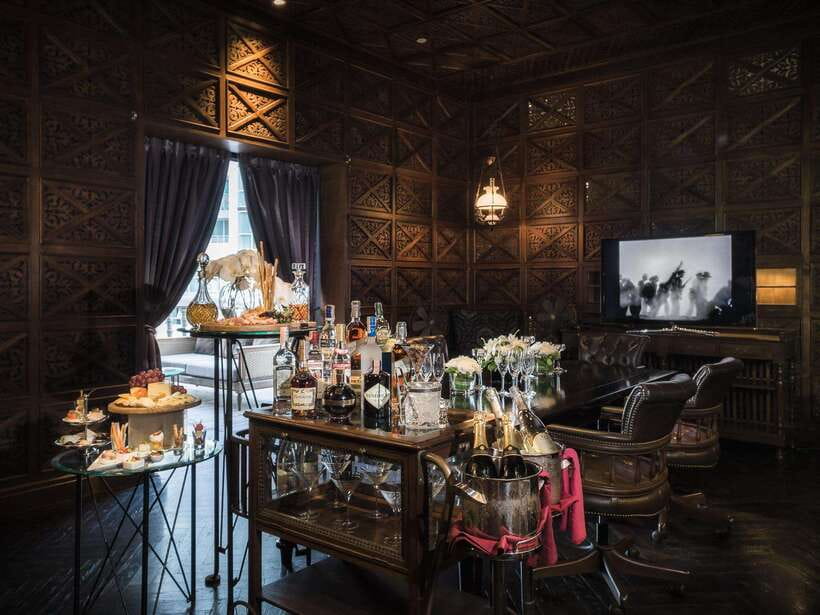 Bangkok: The Speakeasy Rooftop Bar At Hotel Muse - Finding a good seat above Bangkok