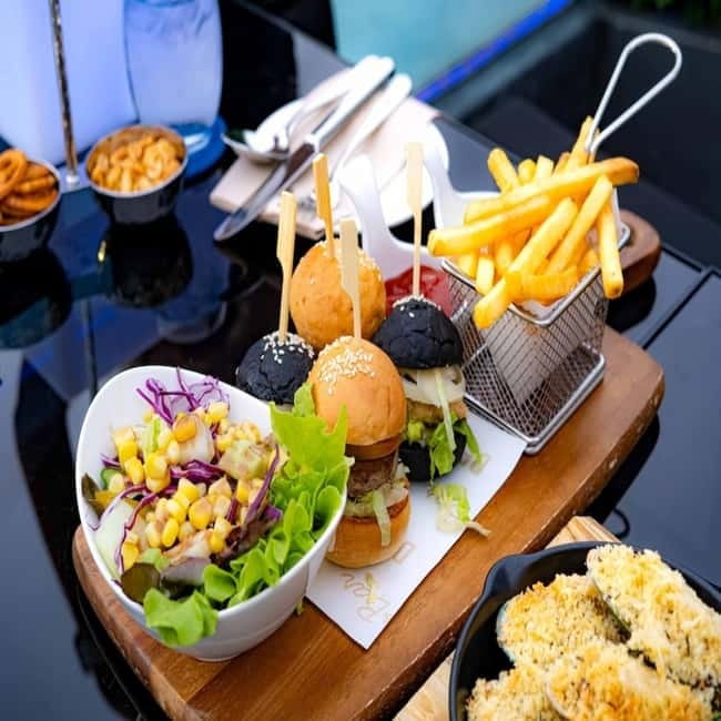 Bangkok: The Vue Bar Rooftop at Mercure Bangkok Sukhumvit 24 - Is $31 good value in Bangkok?