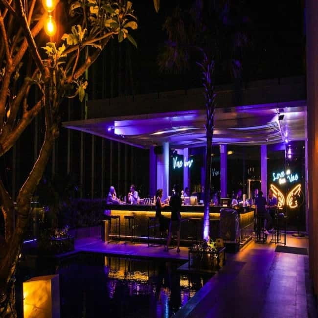 Bangkok: The Vue Bar Rooftop at Mercure Bangkok Sukhumvit 24 - Who will enjoy The Vue Bar Rooftop most