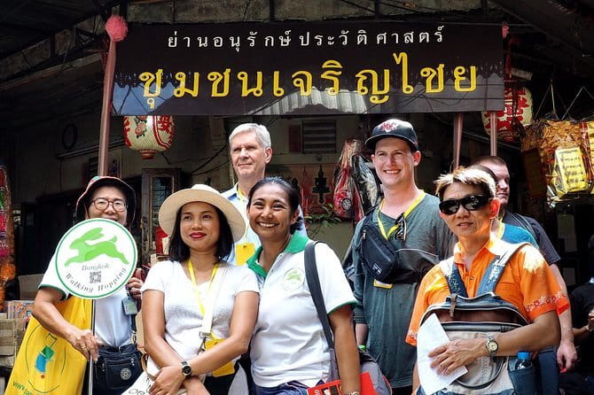 Bangkok Tuk Tuk Night Tour with food & drinks in Siam & Silom - Group size, age rules, and the pace of the evening