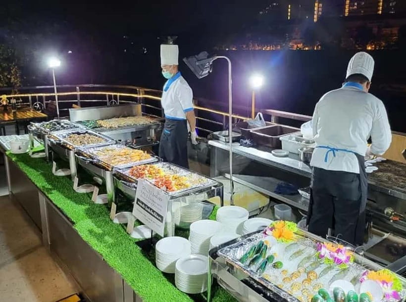Bangkok: White Orchid Chao Phraya Cruise Free Flow Beer - River City and the Mandarin Oriental