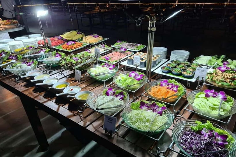 Bangkok: White Orchid Chao Phraya Cruise Free Flow Beer - Dinner: broad choice, uneven timing