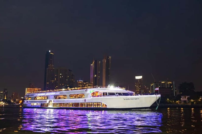 Bangkok: White Orchid Chao Phraya Cruise, Thai Buffet & Beer - The buffet: seafood, Thai food, and plenty of choice