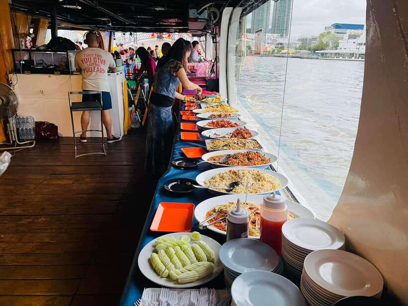 Bangkok: Yodsiam Sightseeing Cruise Snacks & Unlimited Beer - Unlimited drinks and a modest buffet