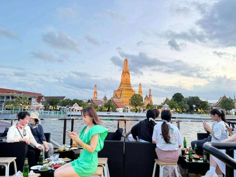 Bangkok: Yodsiam Sightseeing Cruise Snacks & Unlimited Beer - A short cruise with a party-boat mood