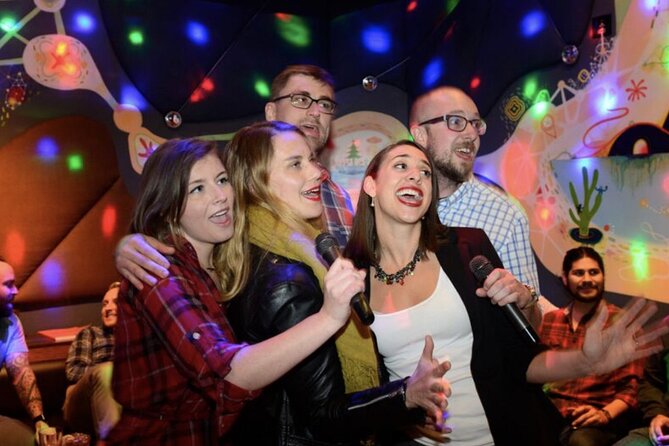 Bar Crawl Benidorm: 4 Venues 1 Night Including Karaoke & Drinks - Queen’s Arms: one hour of karaoke madness