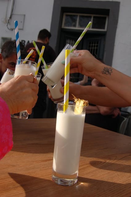 Bar hopping & Poncha Workshop in Funchal - What the guides add to the evening