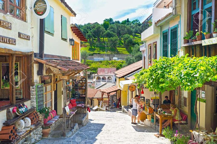 Bar: Montenegro Highlights Tour for Cruise Passengers - Refreshments before the lake