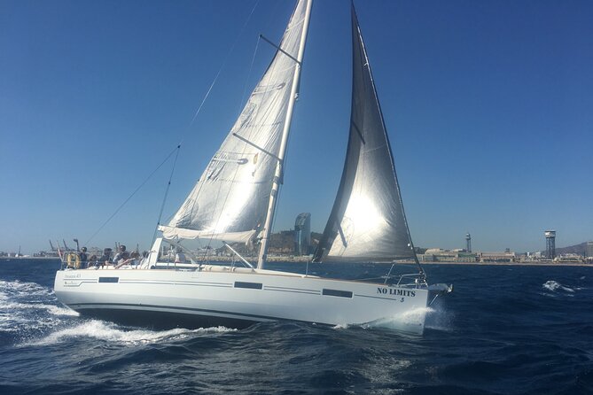 Barcelona: Mediterranean Sailing Experience with Open Bar - The return to the marina