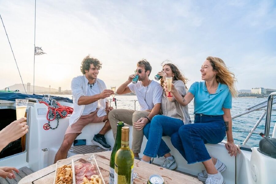 Barcelona: Private Sailing Cruise with Open Bar and Snacks - A one-hour escape, with a schedule worth confirming