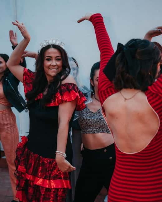 Barcelona: Rooftop Salsa Class with Bottomless Sangria - Who Will Enjoy This Most?