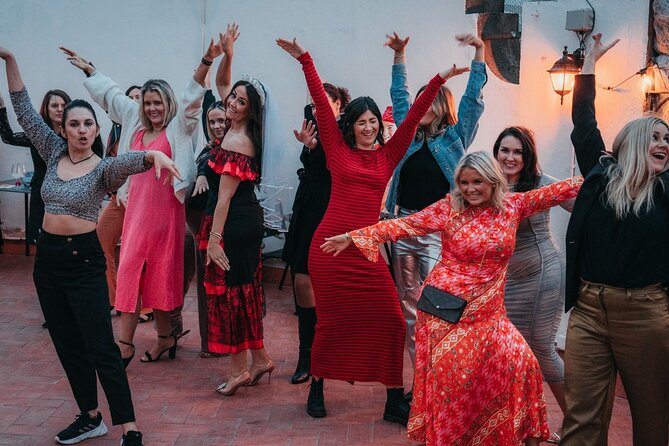 Barcelona Sangria & Salsa Dance Class with Bottomless Drinks - Learning the basic steps and spins