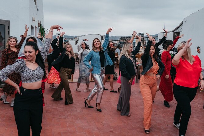 Barcelona Sangria & Salsa Dance Class with Bottomless Drinks - Why the social atmosphere matters