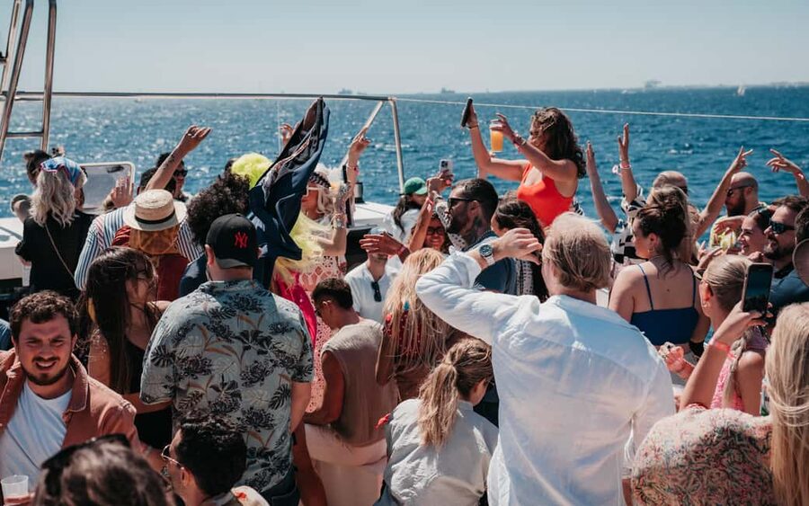 Barcelona: Snack, Swim & Party Boat - Key points before you book