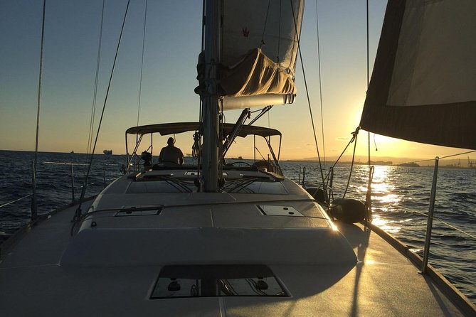 Barcelona Sunset Cruise with Light Snacks and Open Bar - Comfort, motion, and practical preparation
