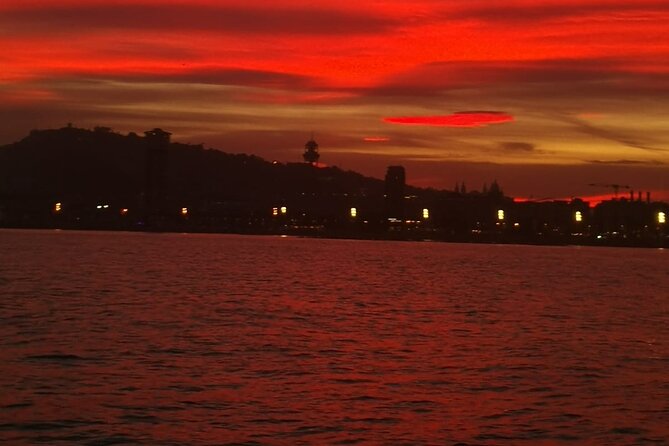 Barcelona Sunset Private Sailing & Live Spanish Guitar & open Bar - Frank Gehry’s giant golden Fish