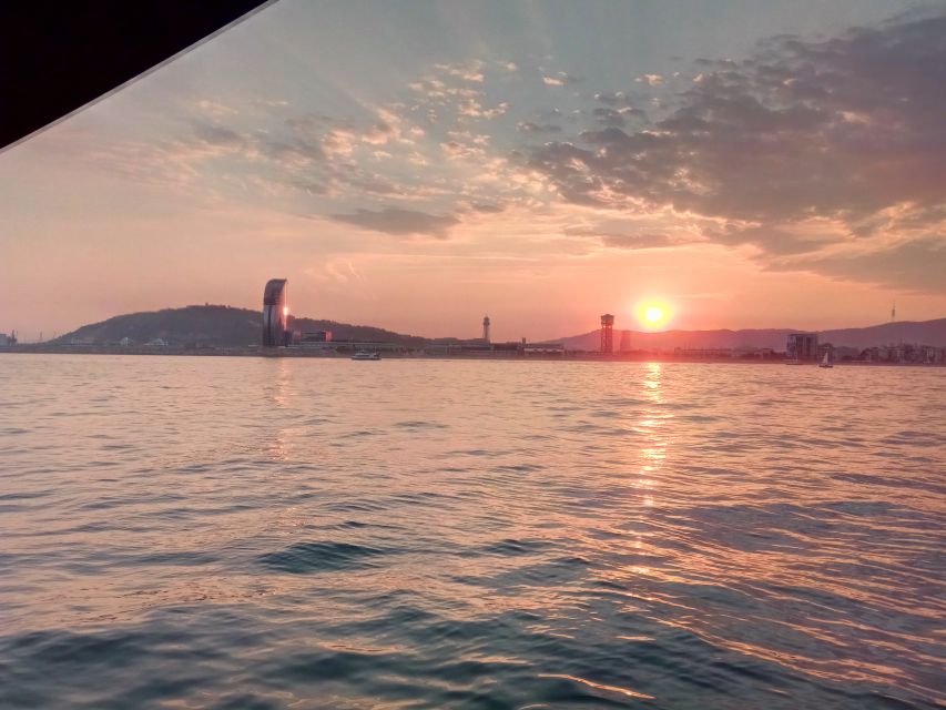 Barcelona: Sunset Sailing Tour with Open Bar & Snacks - At a glance