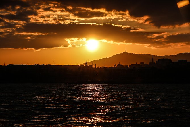 Barcelona Unique Sunset Sailing Experience with Tapas & Open Bar - Live music and the evening mood