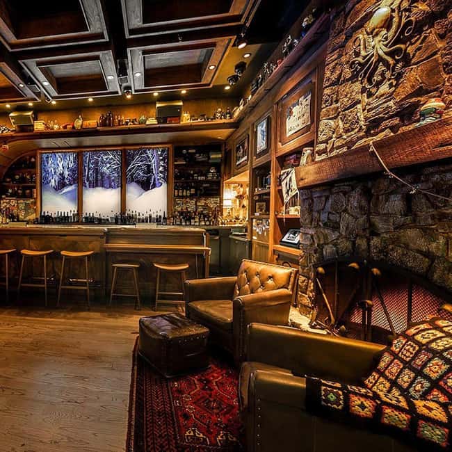 Bars Unknown: The Las Vegas Strip Bar Crawl - Fuel Bar and the big resort contrast
