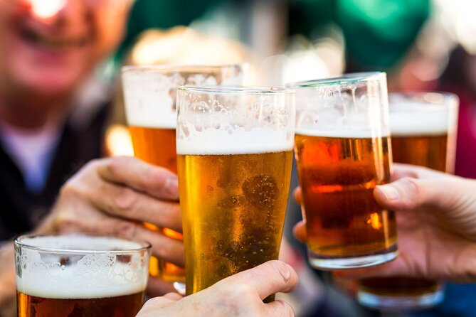 Bath: Local Pubs & Historic Sights Walking Tour (3h) - The first pub stop and Queen Square