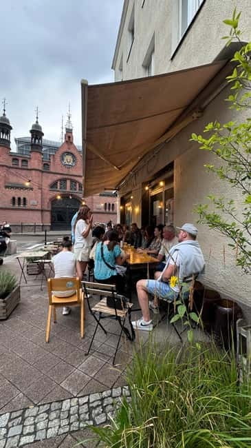 Beer Tales and Tasting in Gdansk in English - Walking through the Old City with beer in the story