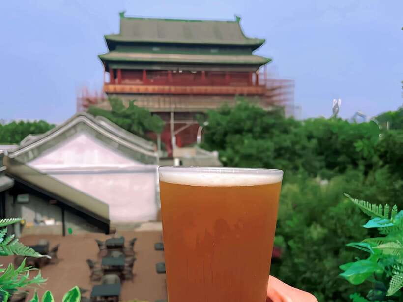 Beijing Hutong Dinner and Beer Walking Private Tour - The final brewery stop changes the mood
