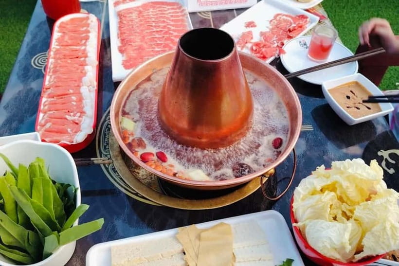 Beijing Hutong Dinner and Beer Walking Private Tour - Wanning Bridge and Shichahai begin the evening