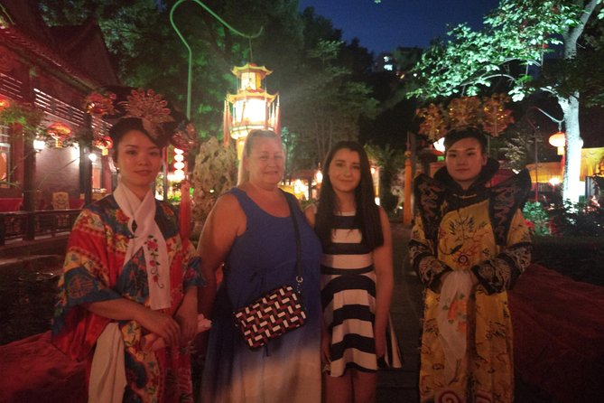 Beijing Imperial Dining Experience at Bai Jia Da Yuan Restaurant with Houhai Lake Bar Tour - Who Will Enjoy This Best?