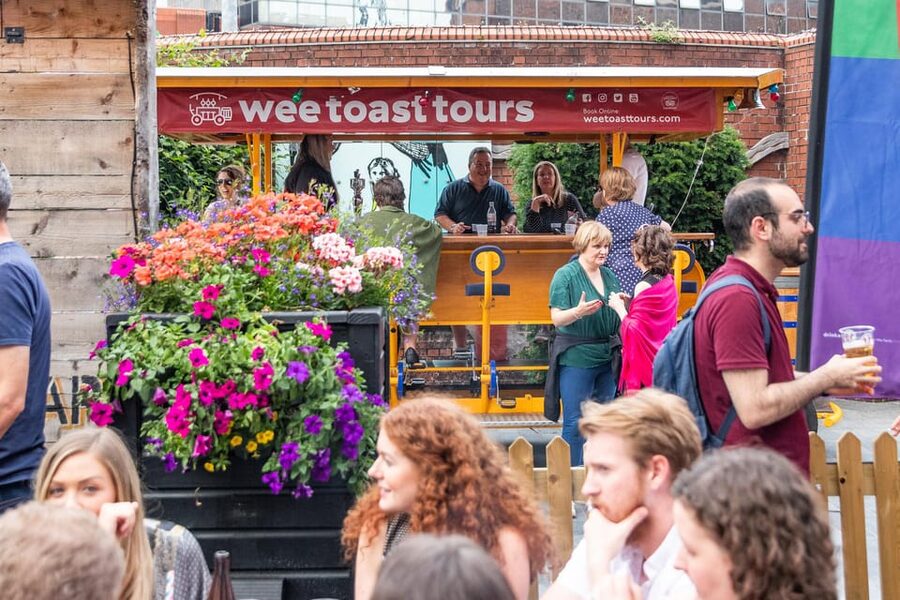 Belfast: City Centre Beer Bike Tour - Drinks, music, and the pub option
