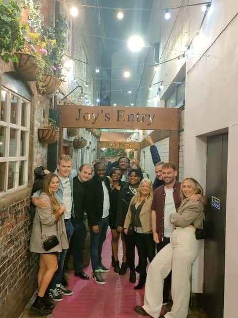 Belfast: Pub Crawl and Bar Walking Tour with Two Drinks - Why this Belfast pub crawl works