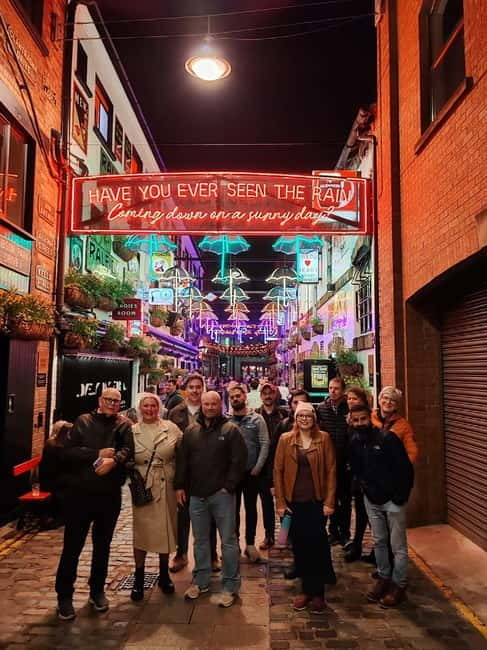 Belfast: Pub Crawl and Bar Walking Tour with Two Drinks - Live music is the heart of the evening