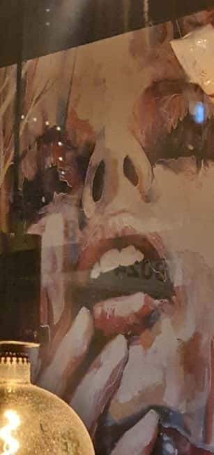 Belfast : Pub Music , Street Art Experience Walking Tour - Street art that explains Belfast