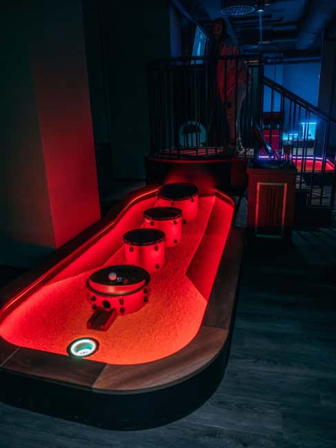Bergen: High-Tech Minigolf in Top Bergen Activity Bar! - Inside Alltid Opplett, Bergen’s modern activity bar