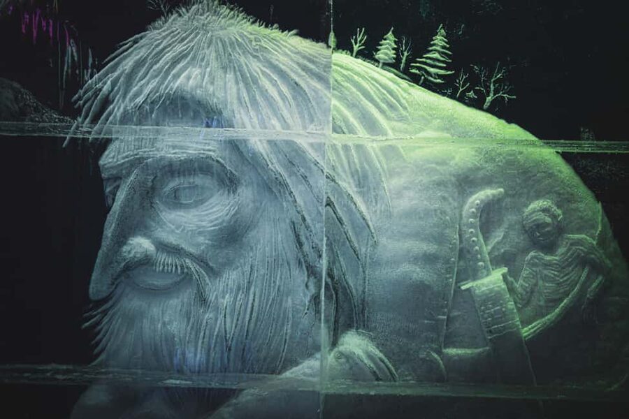 Bergen: Magic Ice Bar Entry Ticket with Welcome Drink - Crystal-clear sculptures with a Norwegian connection