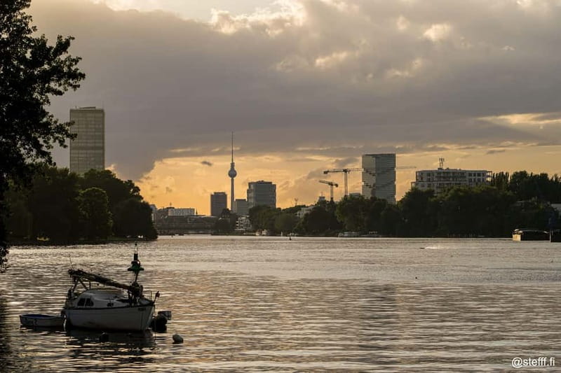Berlin: 2.5-Hour Beer & Sunset Sightseeing Boat Cruise - Berlin Cathedral and the first city views