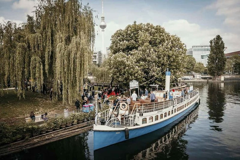 Berlin: 2.5-Hour Beer & Sunset Sightseeing Boat Cruise - Museum Island and Berlin’s old center