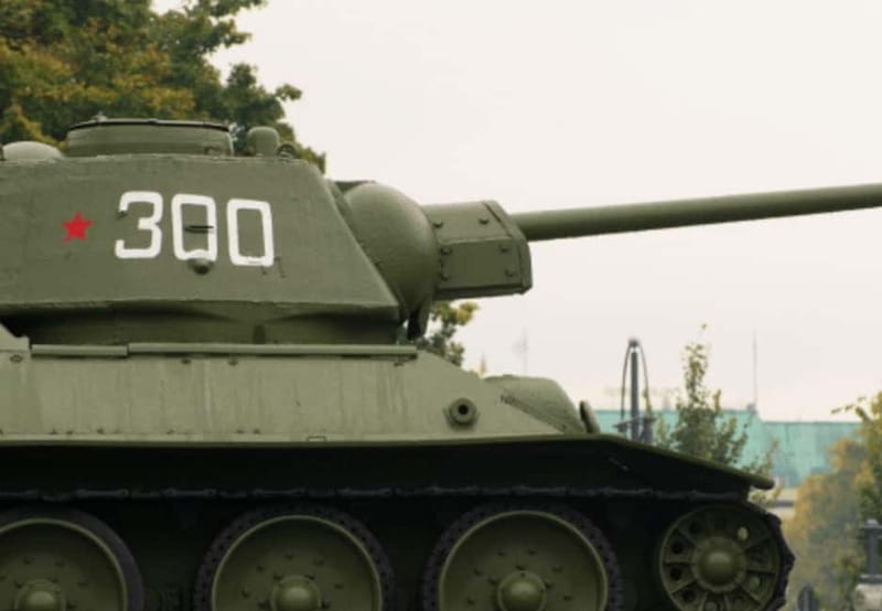 Berlin Beers & Battlefields Tour: War History & German Beer - Reichstag and the final approach to Nazi Berlin