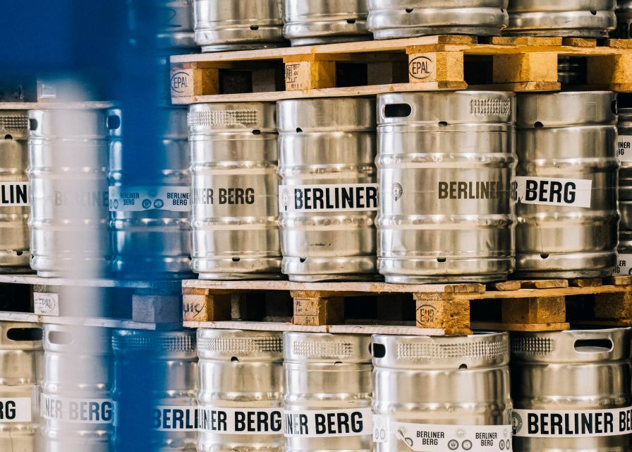 Berlin: Berliner Berg Brewery Tour with Beer Tasting - Inside the 45-minute brewery tour