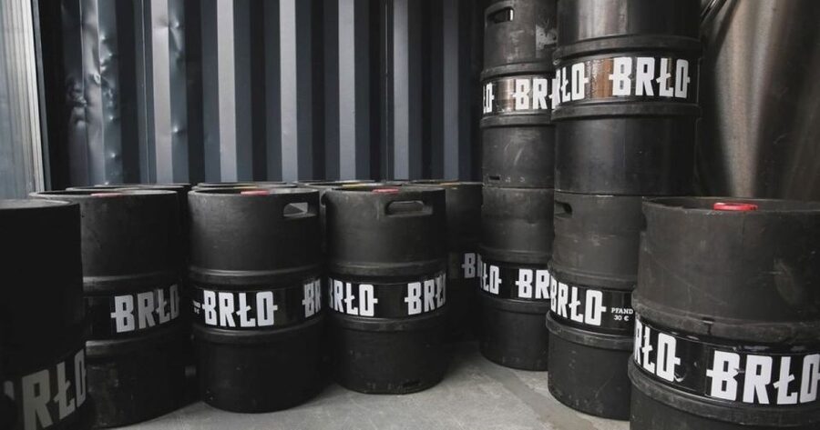 Berlin: BRLO BRWHOUSE Tour and Craft Beer Tasting - Arriving at a brewery made from shipping containers