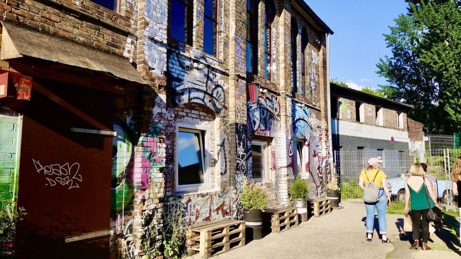 Berlin: Guided Craft Beer & Cultural Tour With Snacks - The tour in five useful points