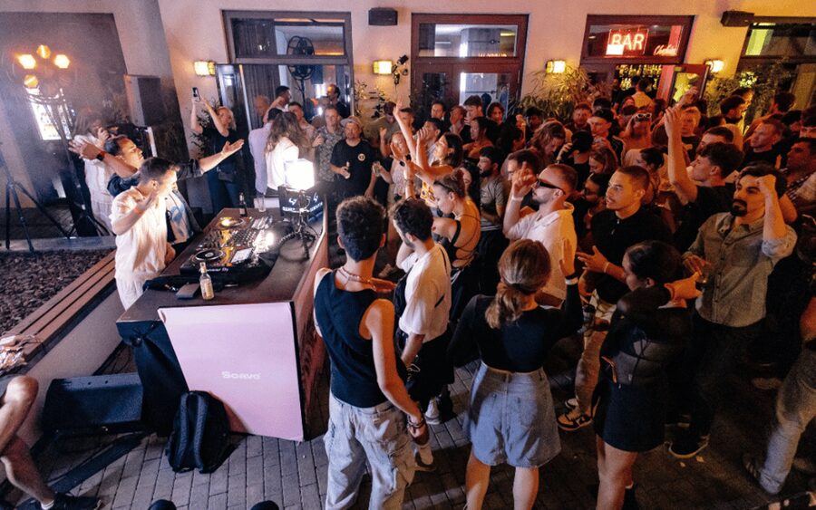 Berlin: Pub Crawl with Shots and VIP Club Entry - What makes this Berlin night out useful