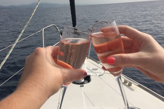 Big sailboat until 12 passengers + crew from Barcelona with Cava - Sagrada Familia and Tibidabo on the horizon