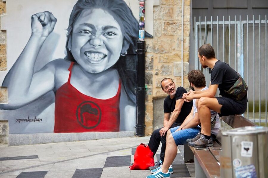 Bilbao: Art District Walking Tour - Reading murals, galleries, and local projects