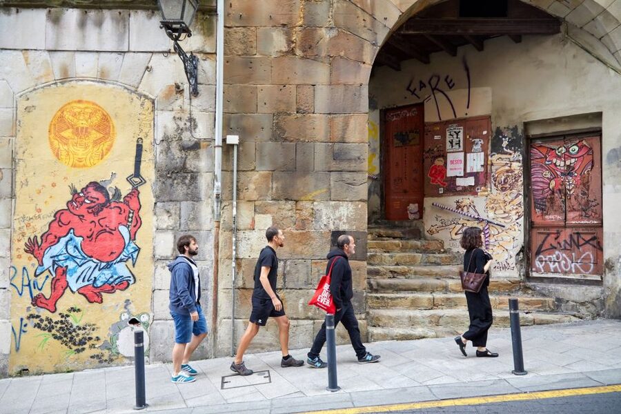 Bilbao: Art District Walking Tour - Walking toward the Guggenheim Museum