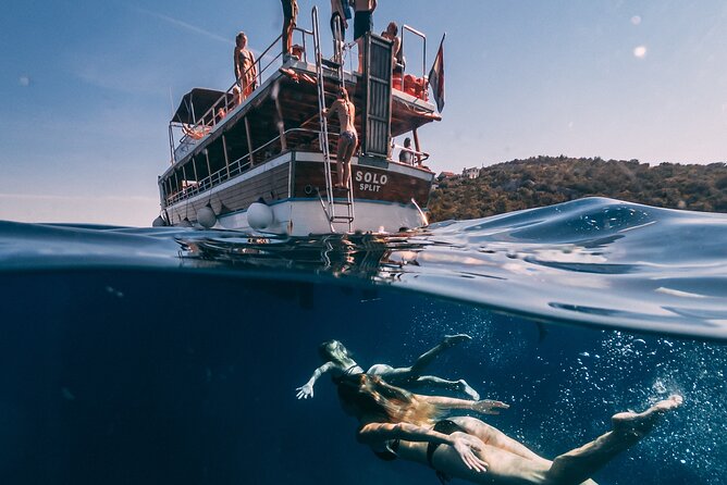 Blue Lagoon & Šolta Island from Trogir LUNCH & DRINKS INCLUDED - Who should book this day at sea?
