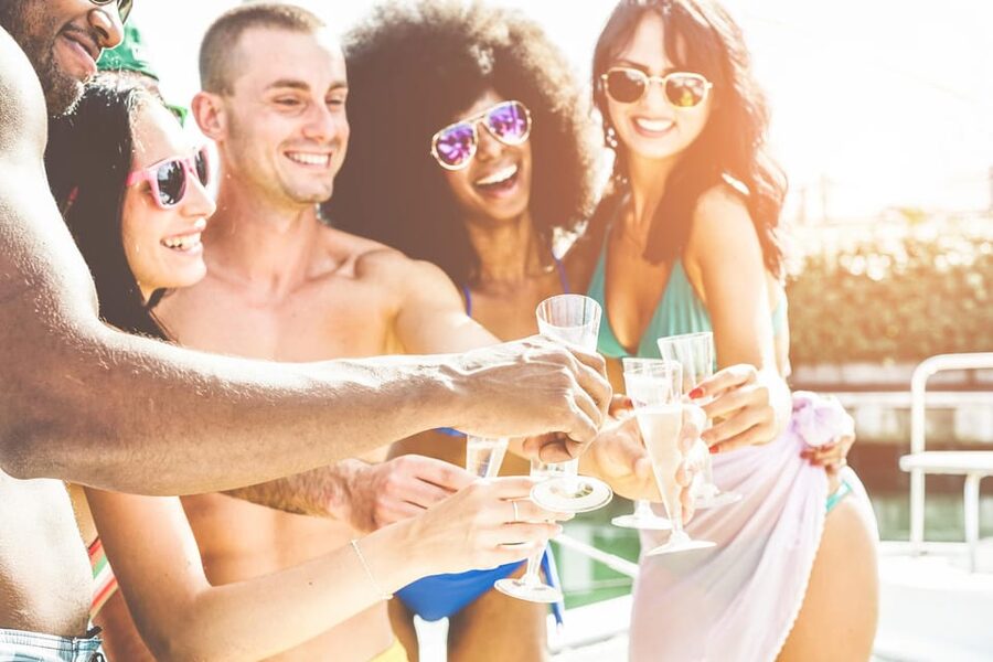 Boat Party to the Beach with Swimming Stops, DJ and Open Bar - Setting out from Praça do Comércio