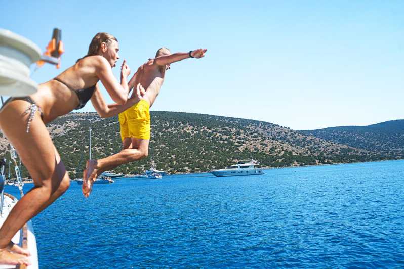 Boat Party to the Beach with Swimming Stops, DJ and Open Bar - What the three-hour cruise feels like