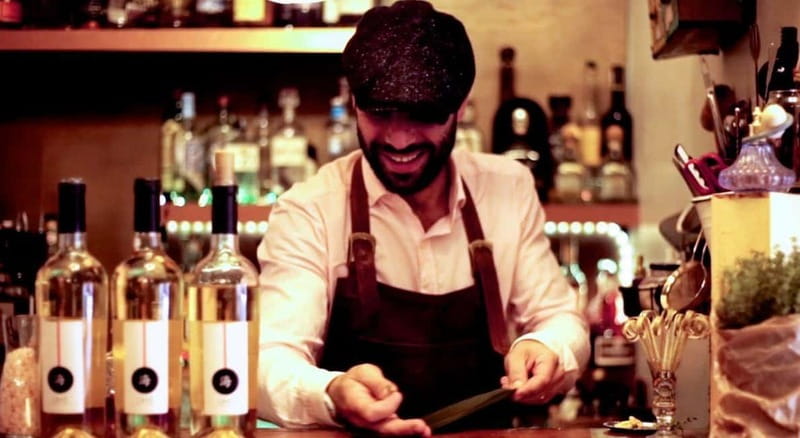 Bologna: Guided Bar Crawl in the Old Town - The first bar and the real pace of the evening